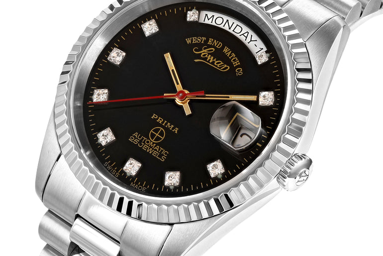 THE CLASSICS 32 - BLACK DIAL WITH ZIRCONE STONES